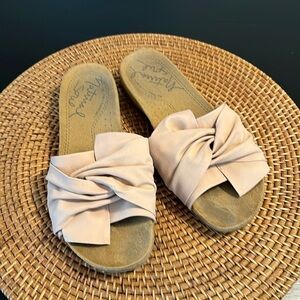 Adorable Natural Soul‎ comfort sandals